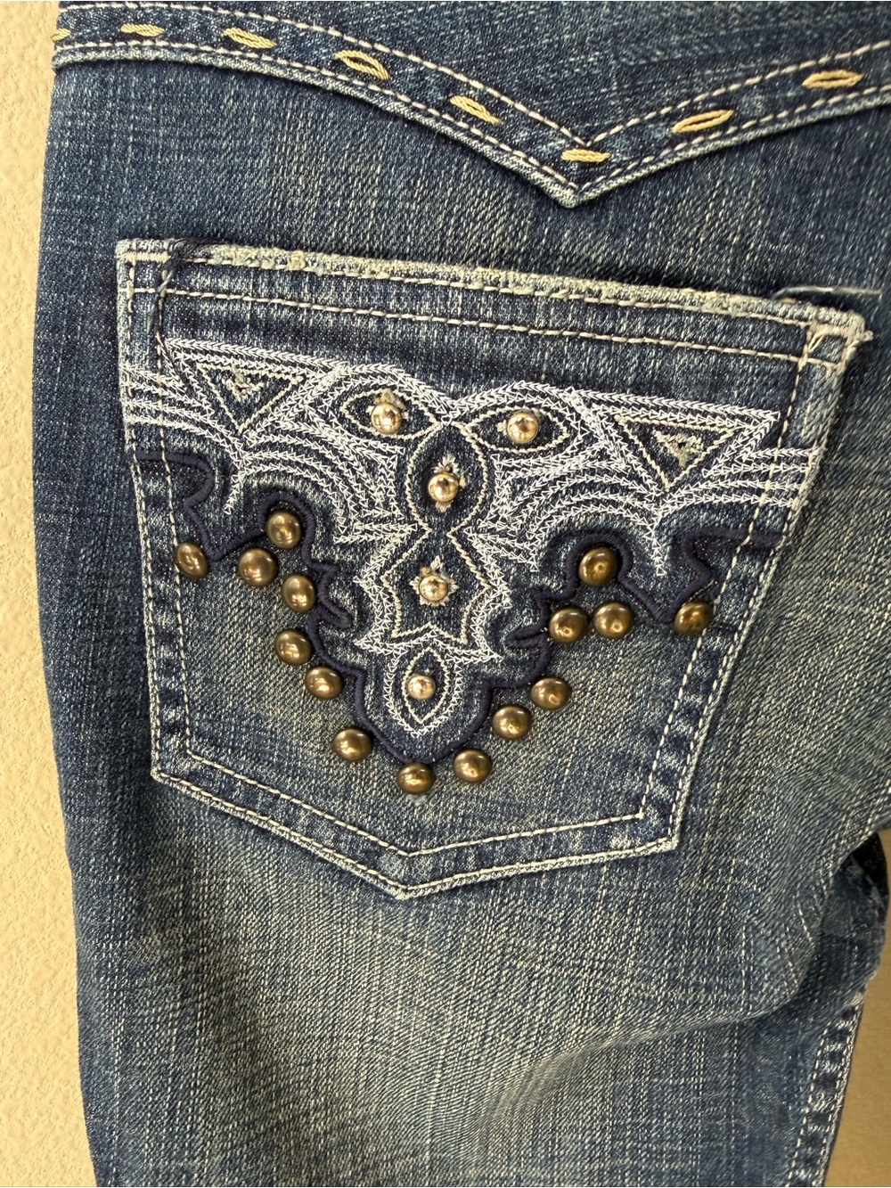 Machine denim jeans with embroidered back pockets